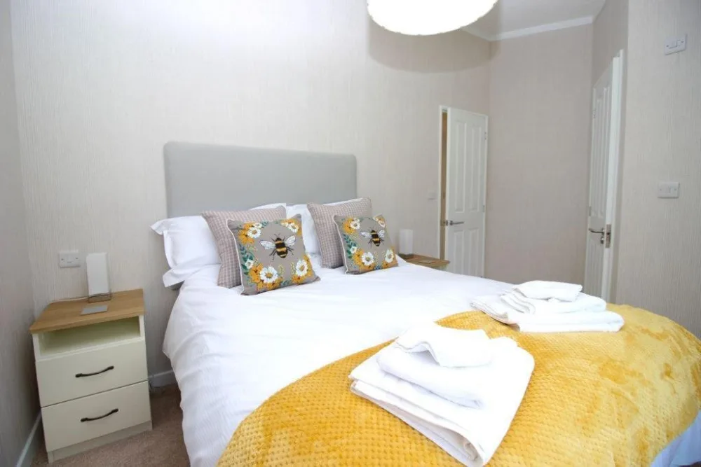 Bumblebee Lodg Master Bedroom