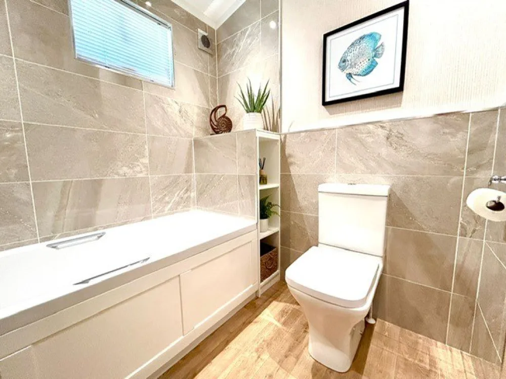 Oak Tree Lodge Family Bath
