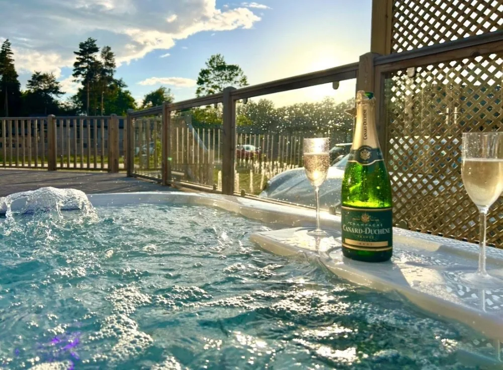 Oak Tree Lodge Hot Tub