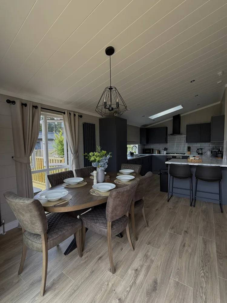 Dining kitchen