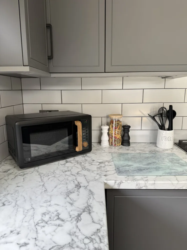 Kitchen microwave