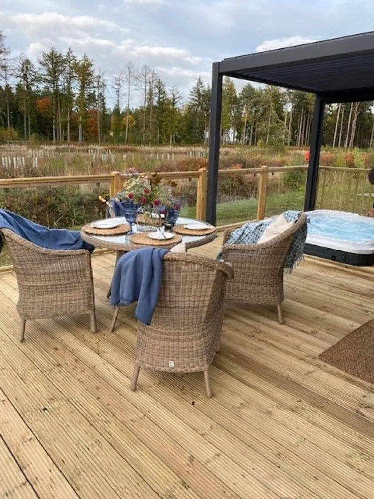 Deckingwithhottub